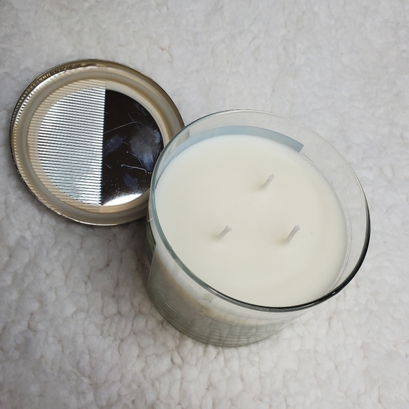 Bath & Body Works New York Rosewater Candle NWT - Picture 6 of 7